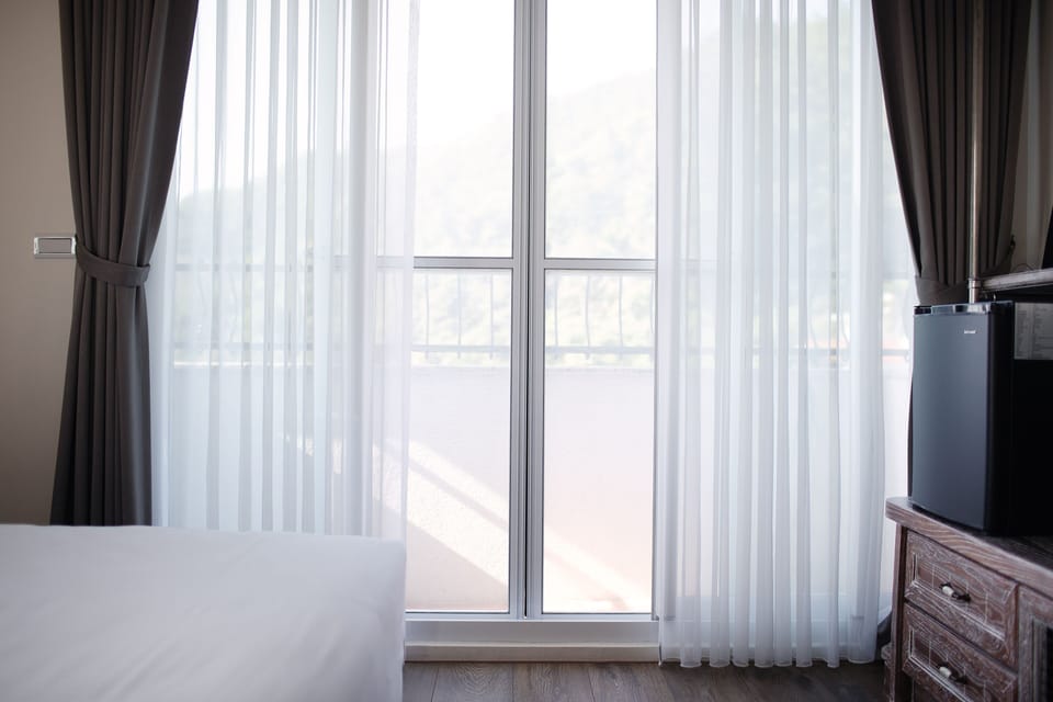 Standard Double Room | Desk, blackout drapes, soundproofing, free cribs/infant beds
