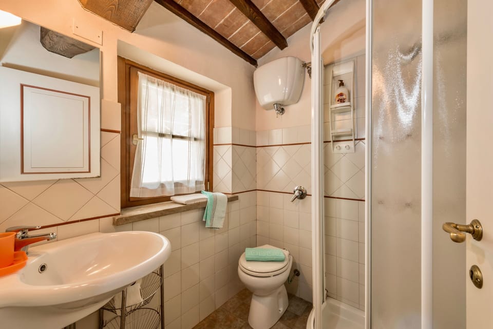 Exclusive Condo | Bathroom | Free toiletries, hair dryer, bidet, towels
