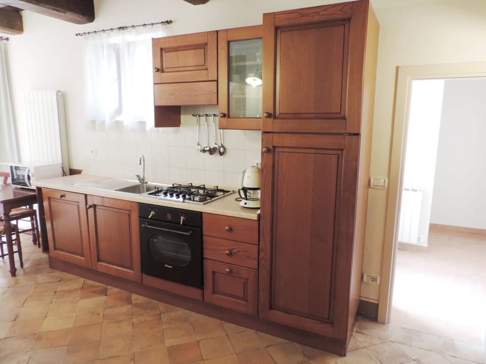 Family Room | Private kitchen | Full-size fridge, microwave, stovetop, dishwasher