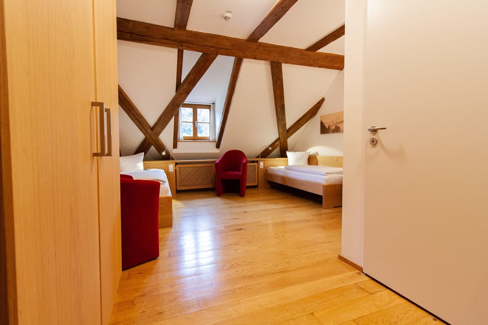 Standard Twin Room | Hypo-allergenic bedding, desk, free WiFi, bed sheets
