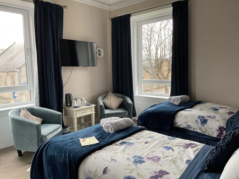 Blue Room | Desk, blackout drapes, iron/ironing board, free WiFi