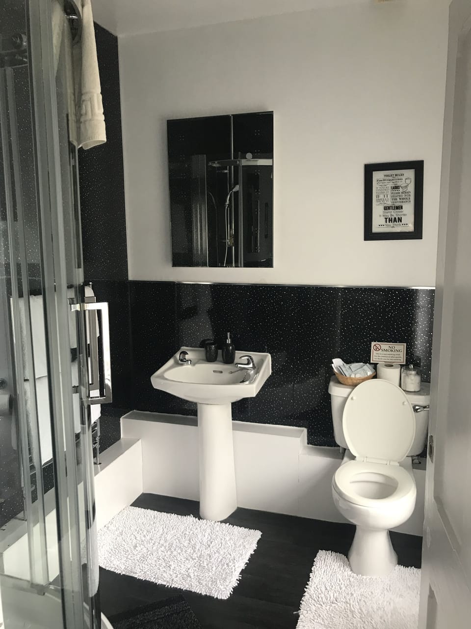 Turquoise Room | Bathroom | Free toiletries, hair dryer, towels