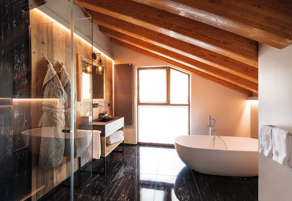 Suite (Rooftop (2 ad+1 child)) | Bathroom | Free toiletries, hair dryer, bathrobes, slippers