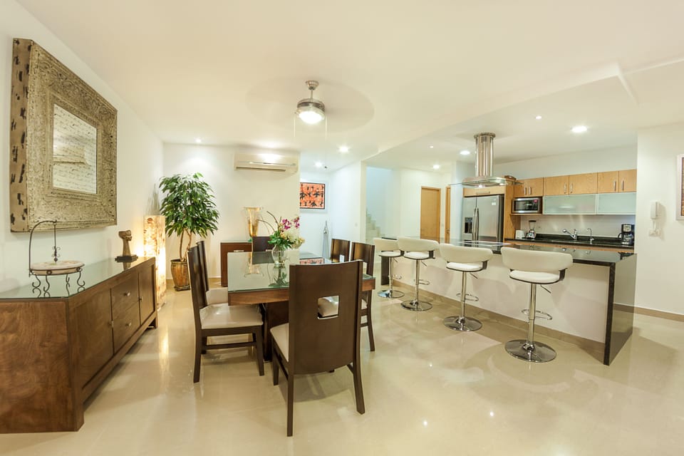 Apartment, 2 Bedrooms | In-room dining