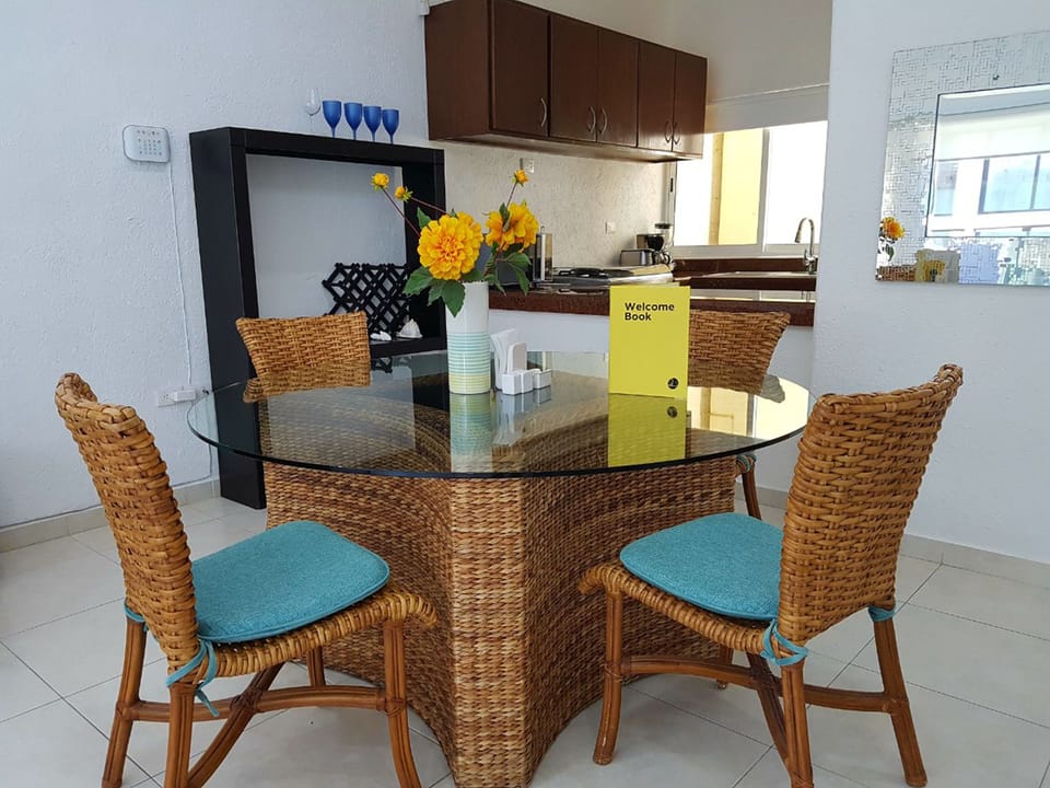 Apartment, 2 Bedrooms | In-room dining