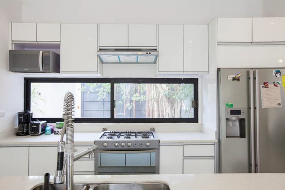 House, 3 Bedrooms | Private kitchen | Fridge, microwave, stovetop, cookware/dishes/utensils