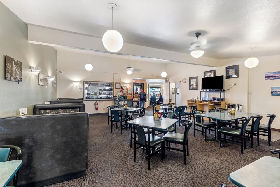 Breakfast, lunch and dinner served