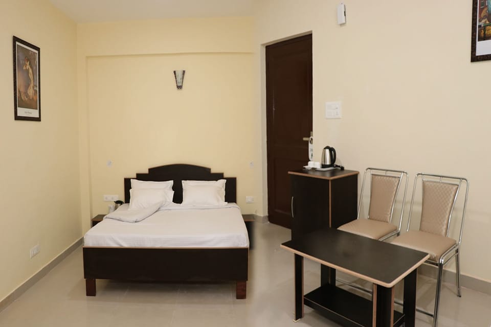 Premium Double or Twin Room, 1 Queen Bed, Non Smoking | 1 bedroom, Egyptian cotton sheets, premium bedding