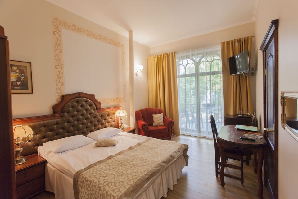 Superior Double Room | Living area | 32-inch LCD TV with cable channels, TV