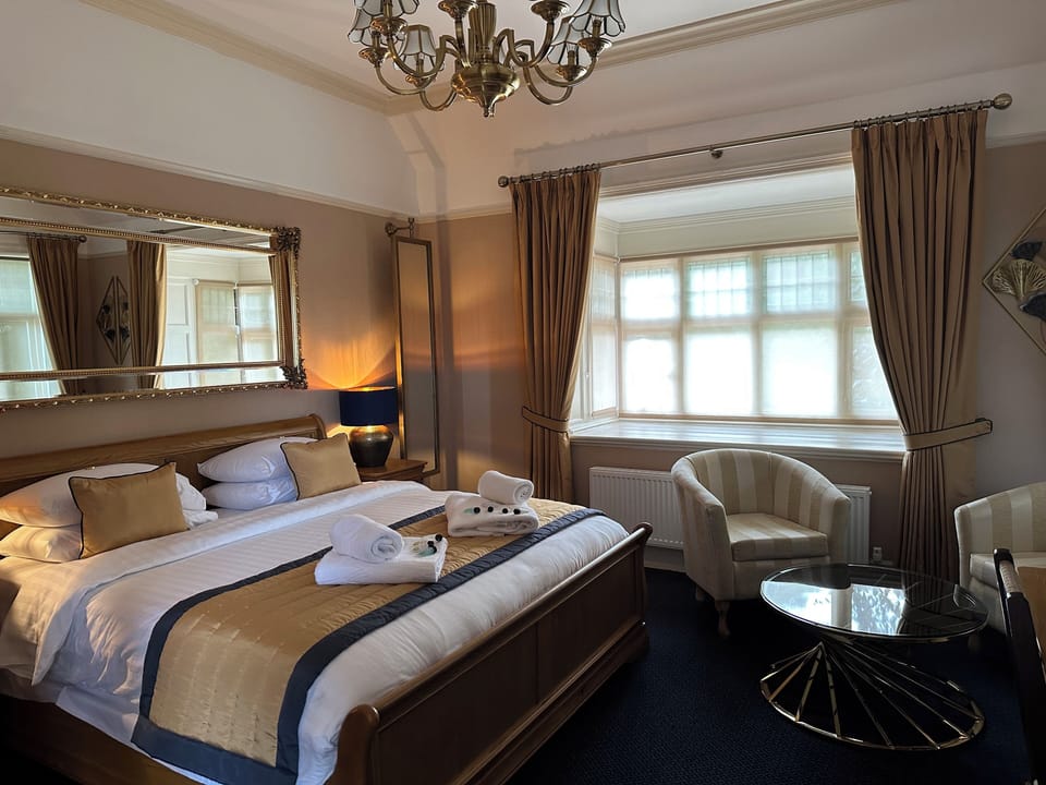 Exclusive Room, Non Smoking, Bathtub | Egyptian cotton sheets, individually furnished, blackout drapes