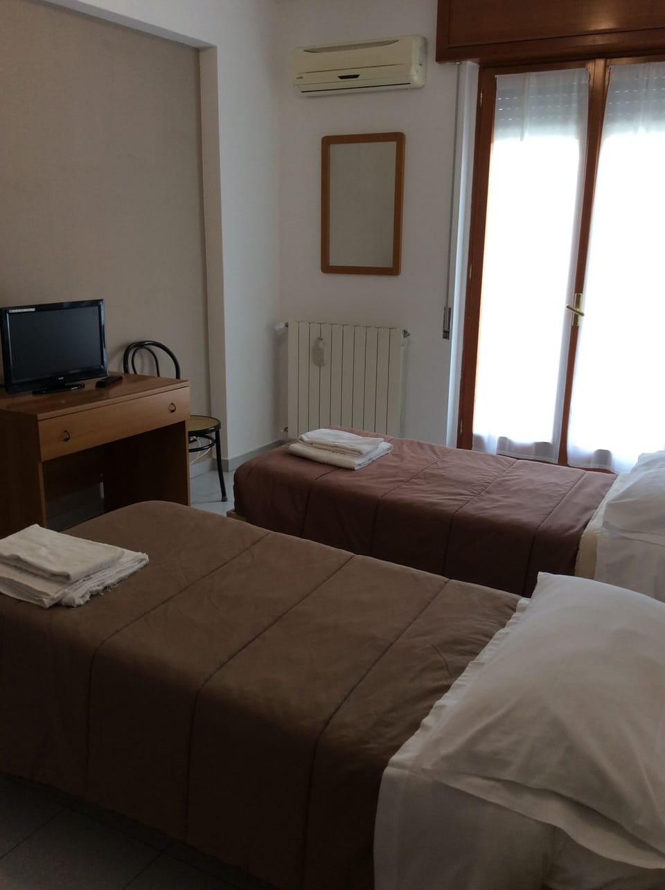 Double or Twin Room | WiFi (free)