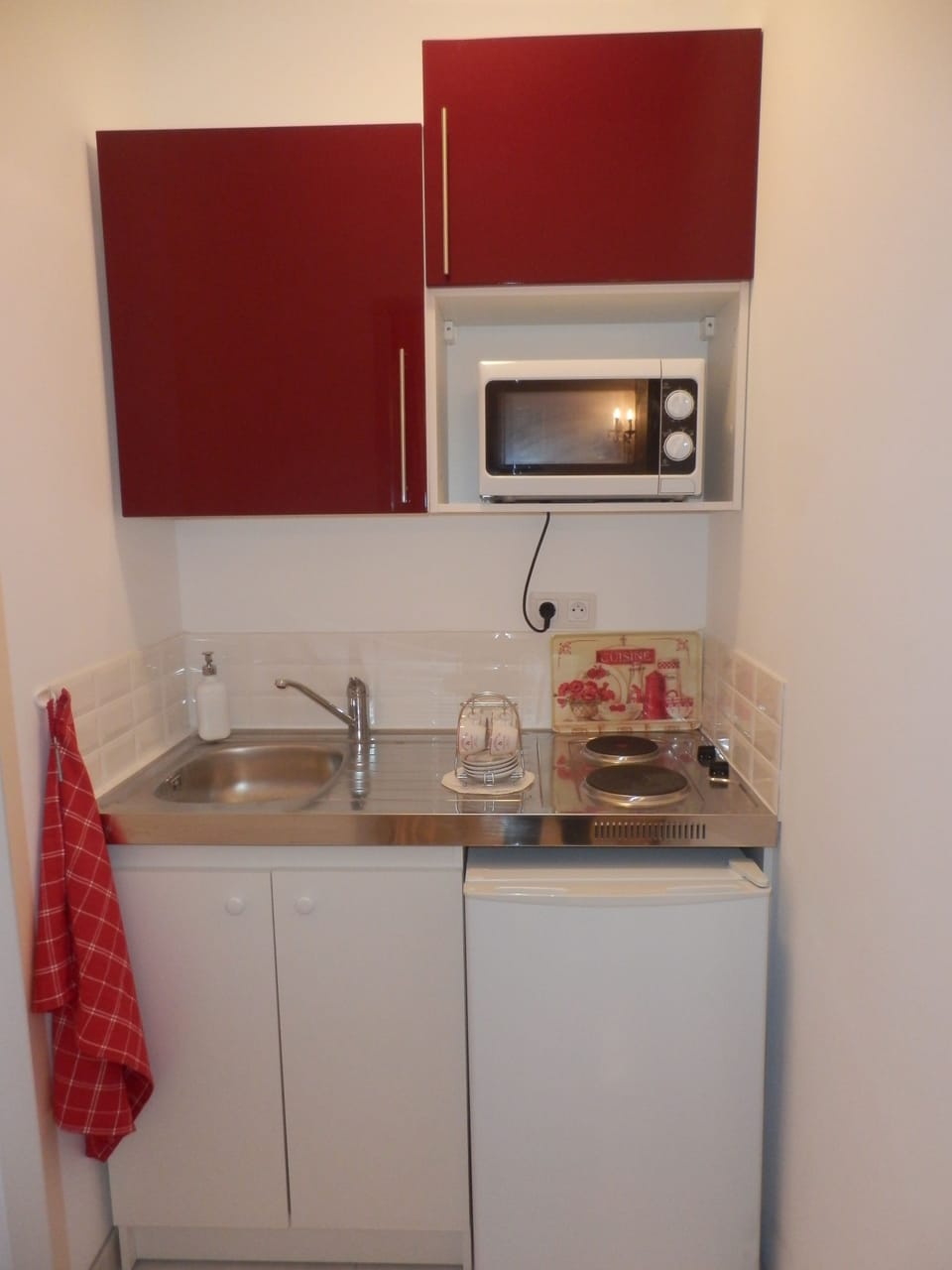 Double Room (Manoir) | Private kitchenette | Shared fridge, microwave