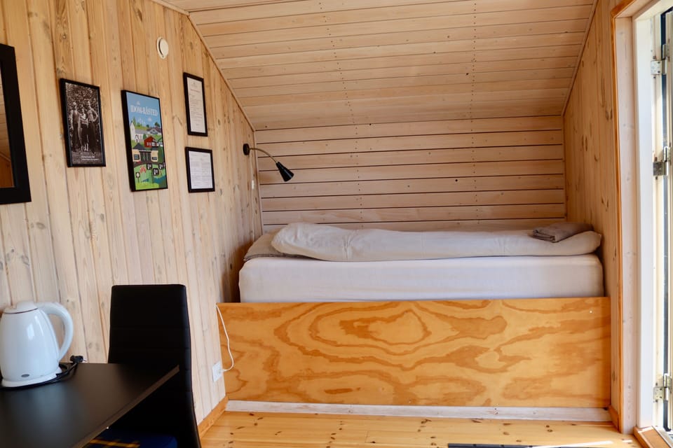 Cabin | Desk, soundproofing, rollaway beds, free WiFi