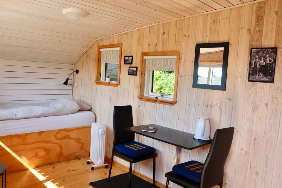 Cabin | Desk, soundproofing, rollaway beds, free WiFi