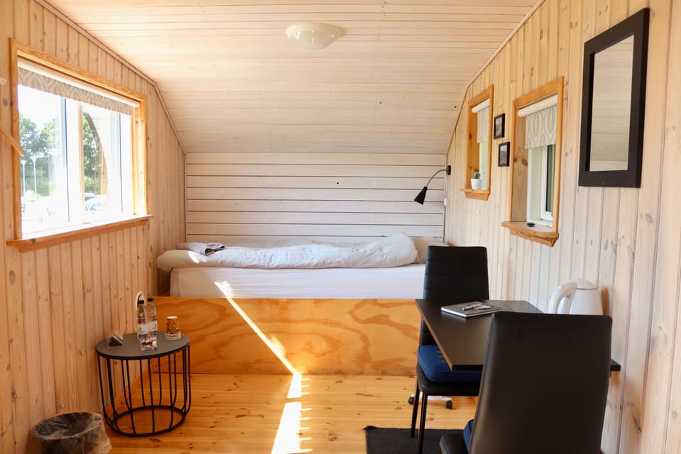 Cabin | Desk, soundproofing, rollaway beds, free WiFi