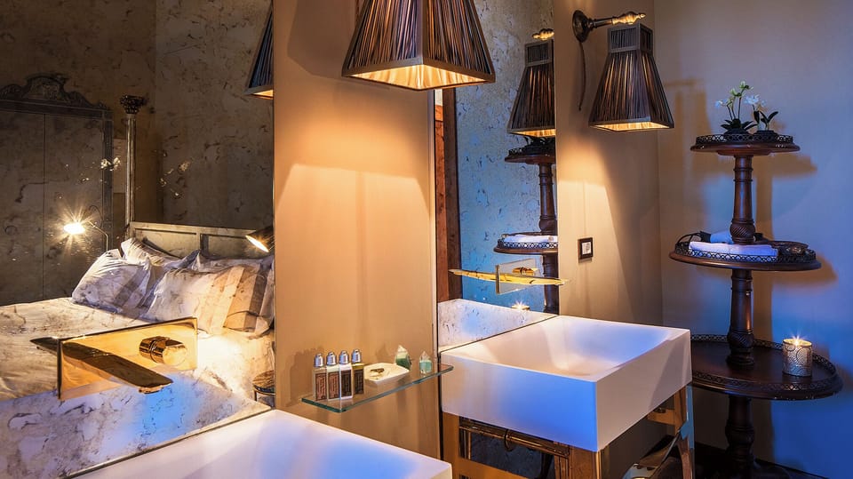 Junior Suite, Garden View | Bathroom | Bathrobes, slippers