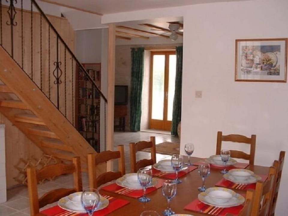 House (Grange) | In-room dining