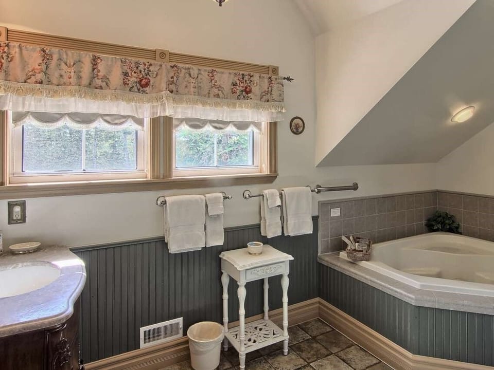 Standard Double Room, Ensuite (Carriage Room) | Bathroom