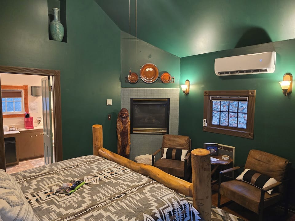 Cottage, Private Bathroom (#4 Sasquatch Room) | Egyptian cotton sheets, individually decorated, individually furnished