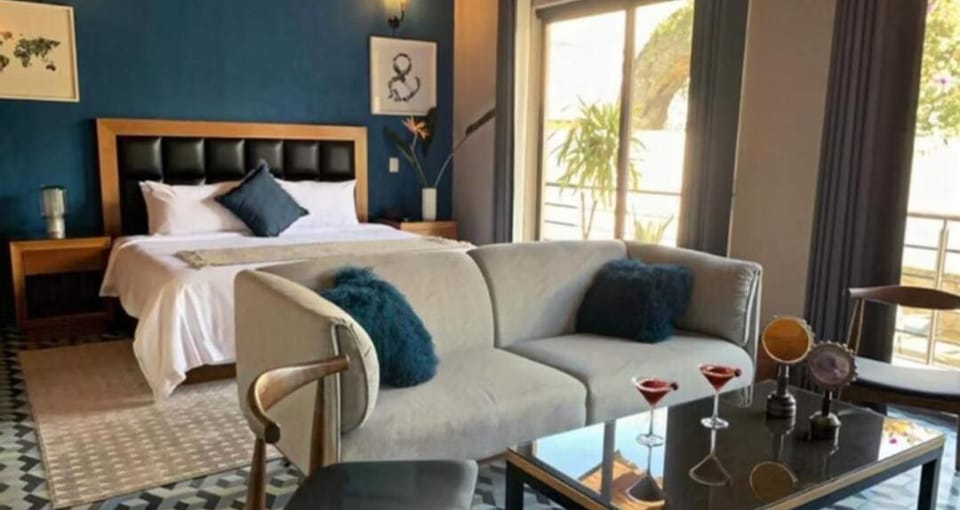 Minibar, in-room safe, iron/ironing board, free WiFi