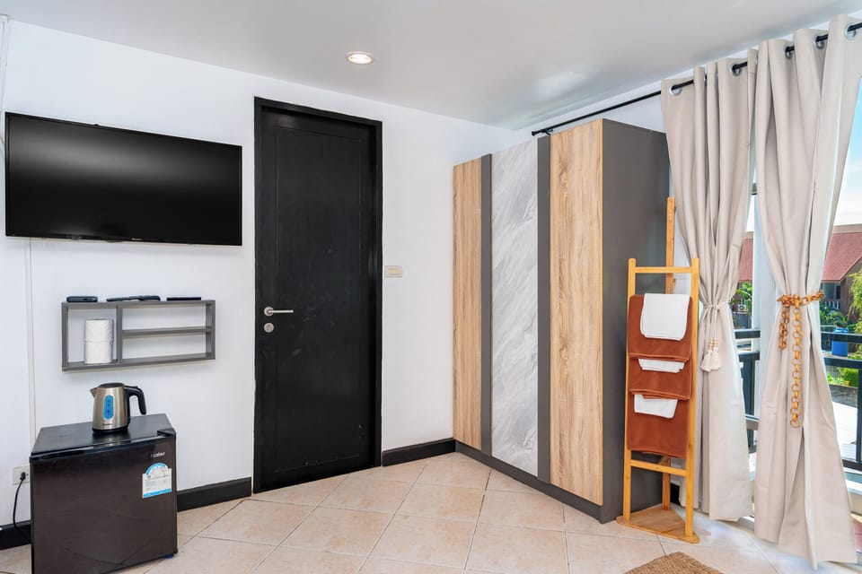 Deluxe Double Room with Bath | In-room safe, desk, blackout drapes, free WiFi