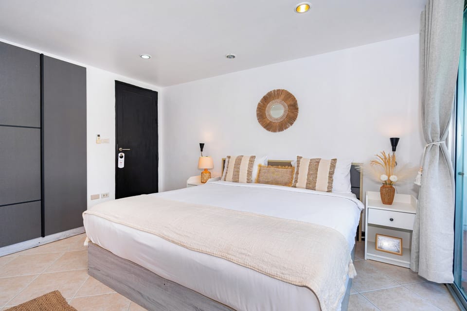 Standard Double Room, Balcony | In-room safe, desk, blackout drapes, free WiFi
