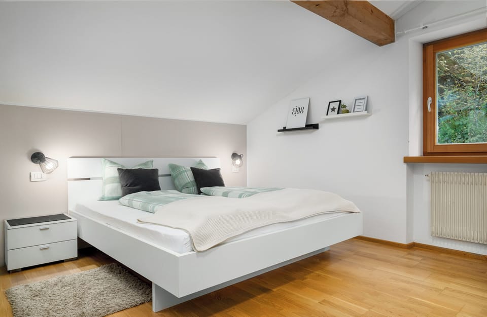 Double Room | Blackout drapes, free cribs/infant beds, free WiFi, bed sheets