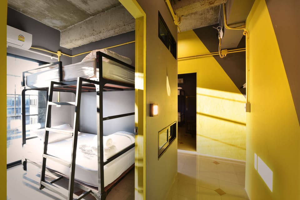 Soundproofing, free WiFi, bed sheets