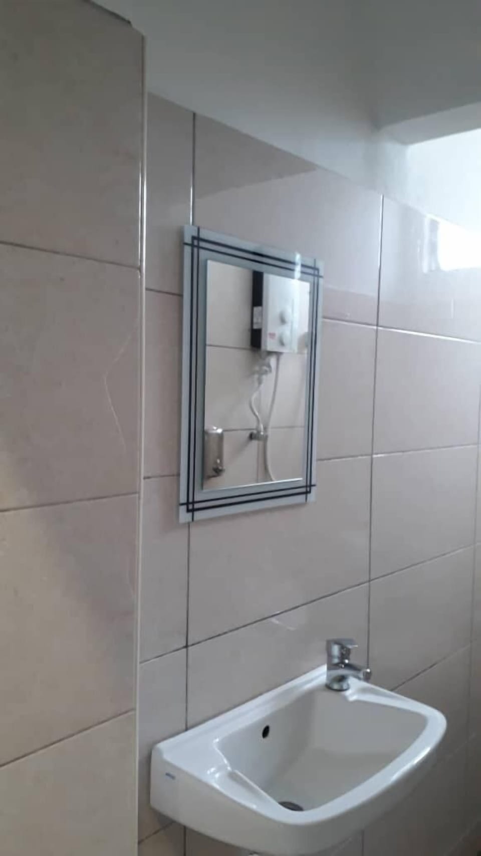 Standard Double Room (With Window) | Bathroom | Shower, free toiletries, hair dryer, slippers