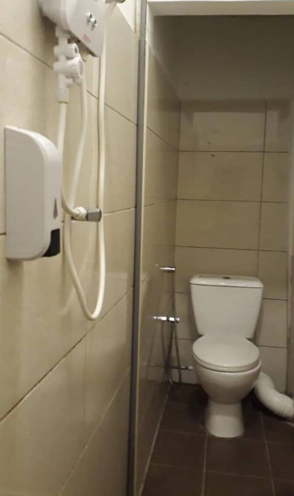 Budget Double Room, No Window | Bathroom | Shower, free toiletries, hair dryer, slippers