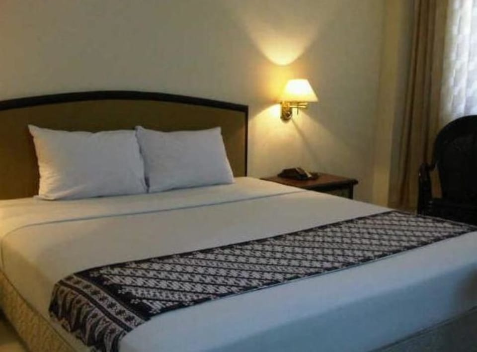 Standard Room, 1 Double or 2 Twin Beds | Desk, rollaway beds, free WiFi