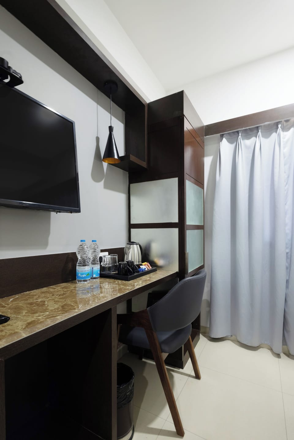 Family Room | In-room safe, desk, WiFi (free), bed sheets