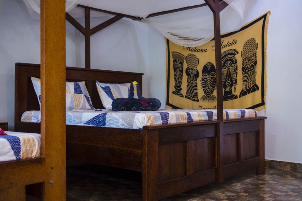 Premium bedding, in-room safe, individually decorated