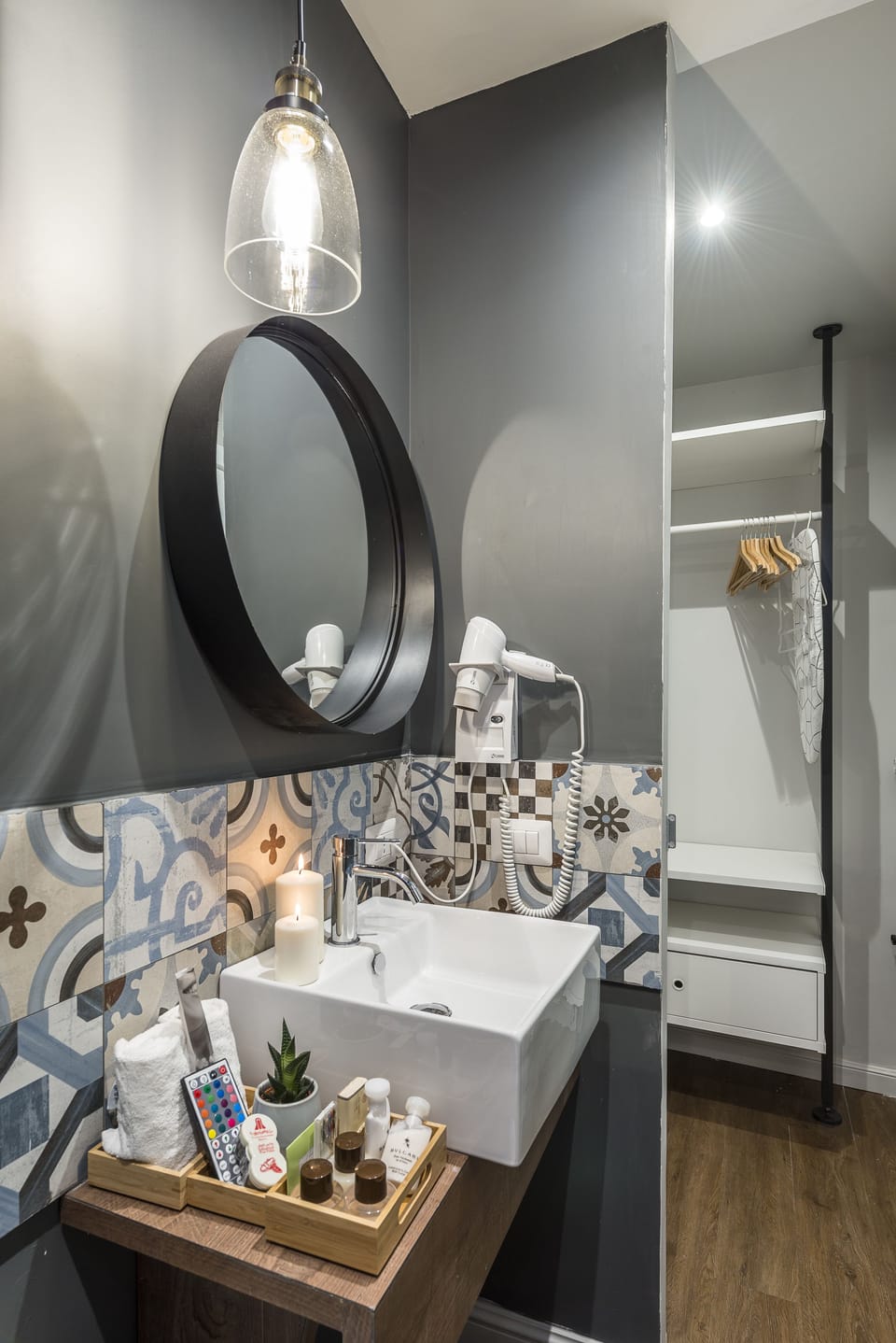 Superior Suite | Bathroom | Shower, free toiletries, hair dryer, bidet