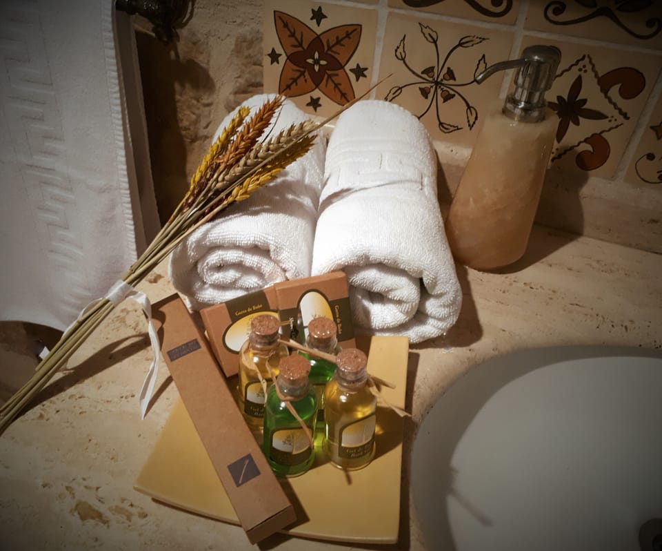 Superior Double Room, Non Smoking | Bathroom | Shower, free toiletries, hair dryer, bidet