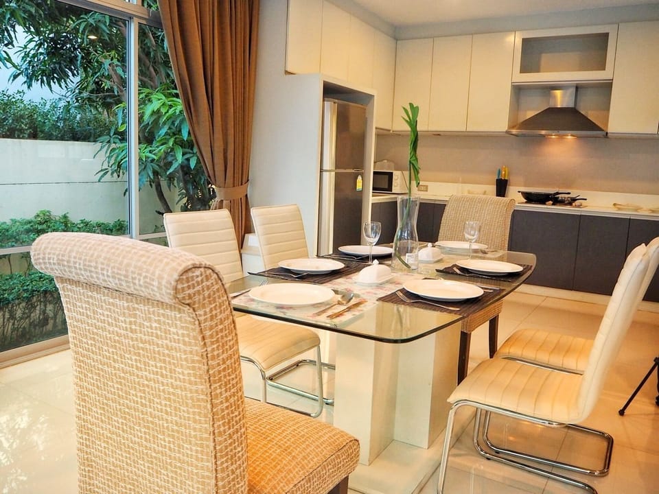 Villa | In-room dining