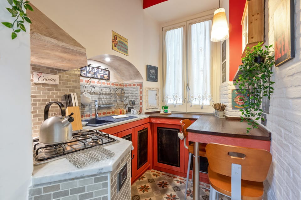 City Apartment, 1 Bedroom | Private kitchenette | Fridge, microwave, oven, stovetop