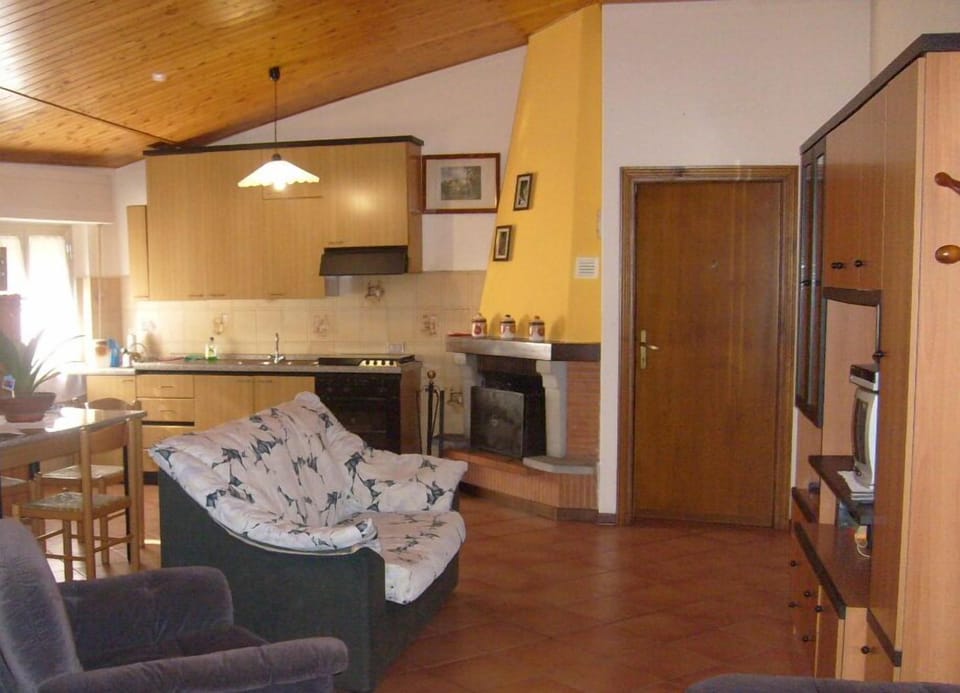 Apartment, 2 Bedrooms (4 Adults) | Private kitchen | Fridge, oven, stovetop, cookware/dishes/utensils