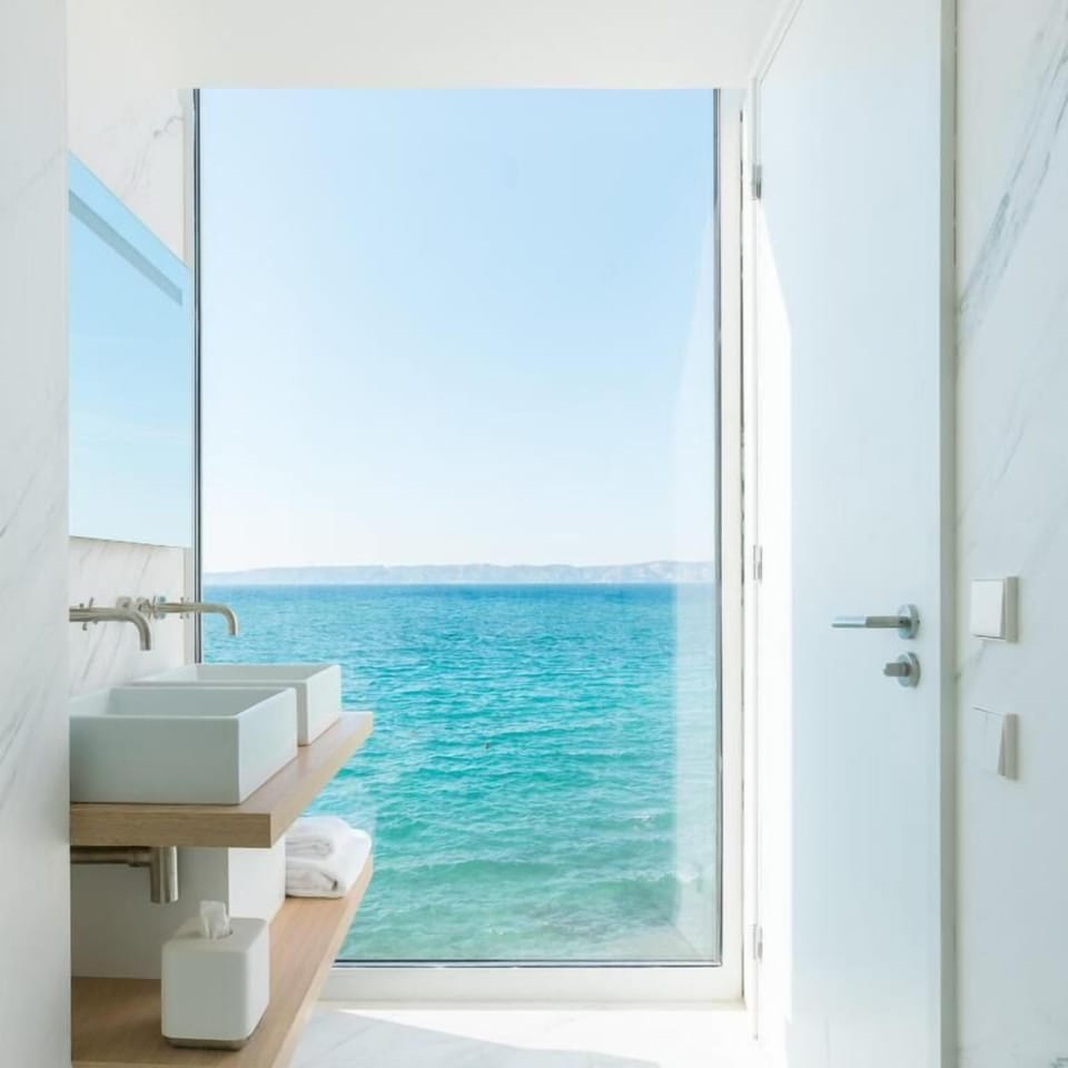 Shower, free toiletries, hair dryer, bathrobes