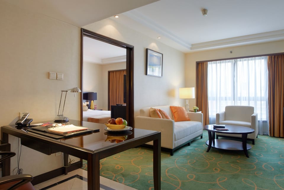 Club Suite | Premium bedding, down comforters, in-room safe, desk