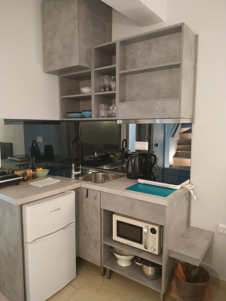 City Suite, 1 Bedroom, Non Smoking, City View | Private kitchen | Shared fridge, microwave, coffee/tea maker, electric kettle