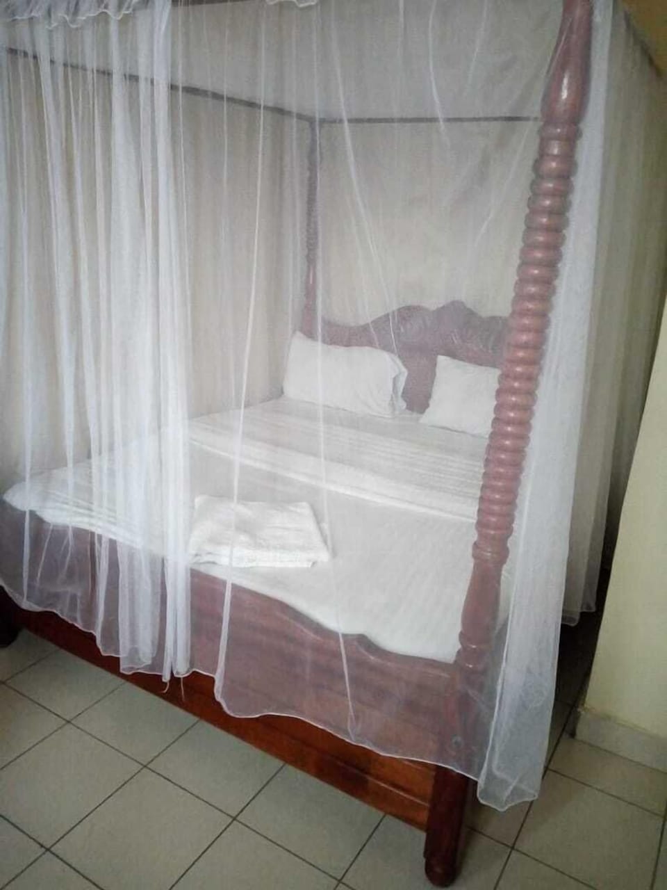 Free WiFi, bed sheets