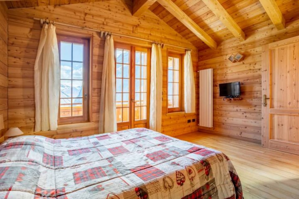 Comfort Double or Twin Room, Private Bathroom, Mountain View | Free WiFi, bed sheets