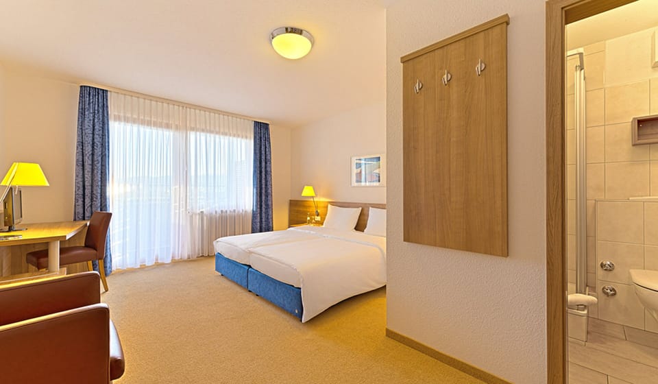 Premium bedding, in-room safe, desk, iron/ironing board