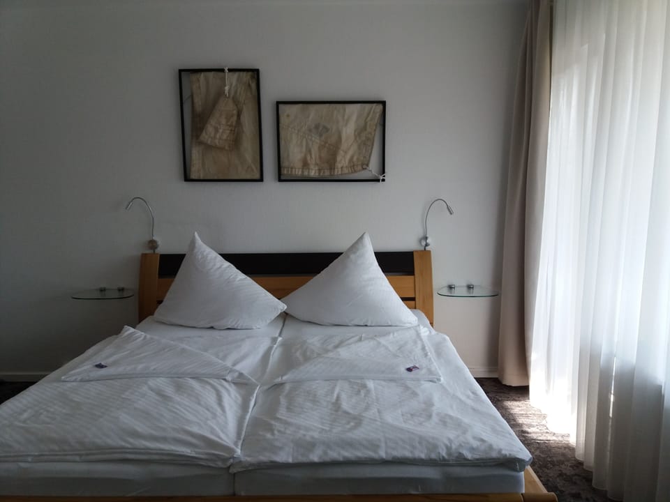 Double Room, 1 Queen Bed | Individually furnished, free WiFi, bed sheets