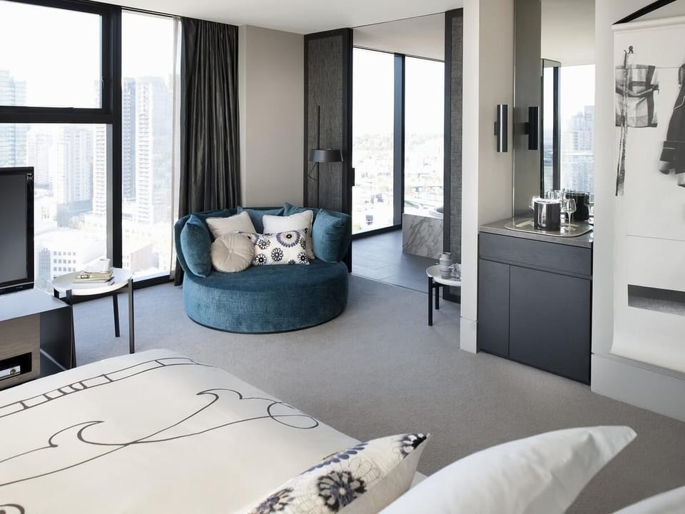 Suite (Apartment) | Minibar, in-room safe, iron/ironing board, free WiFi