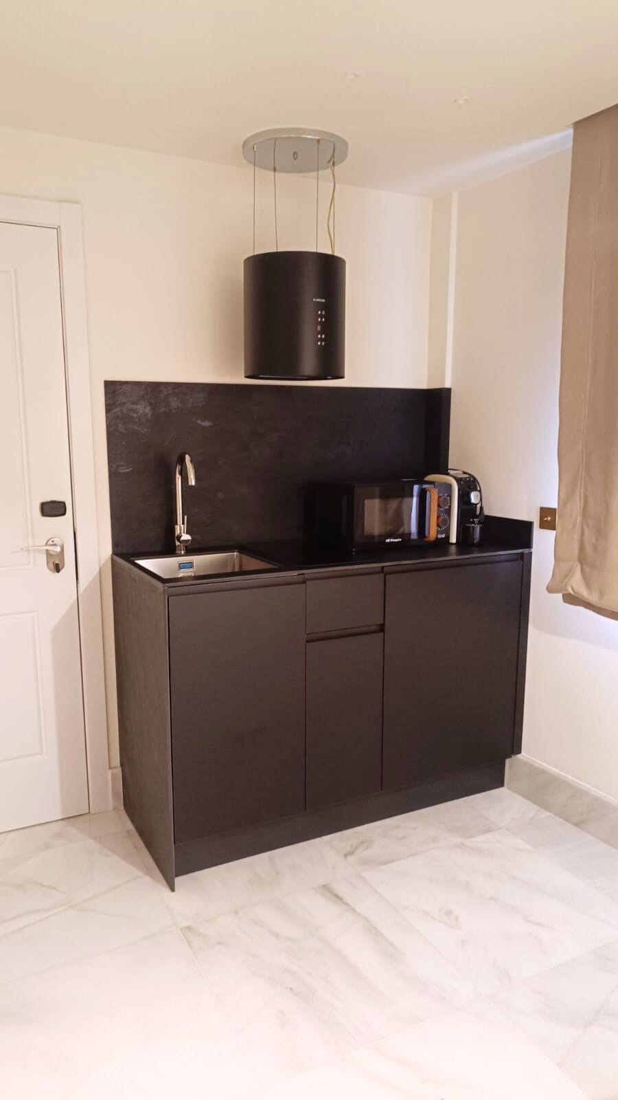 Deluxe Double Room, 1 Queen Bed, Kitchenette, Tower | Private kitchen | Shared fridge, shared microwave, cookware/dishes/utensils