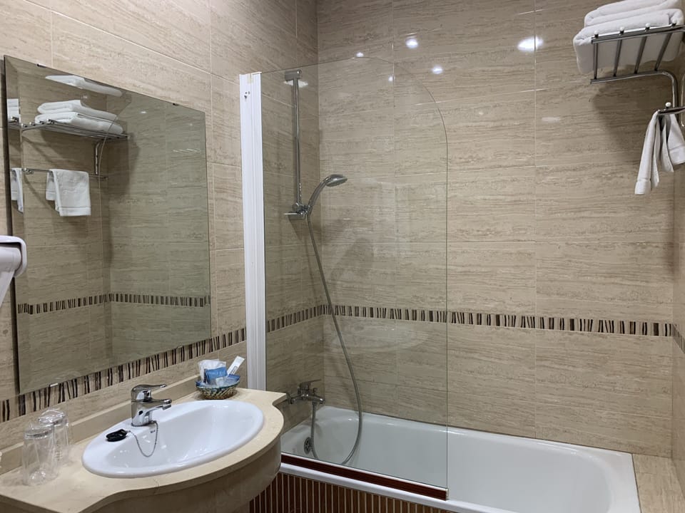 Double Room | Bathroom | Free toiletries, hair dryer, towels, soap