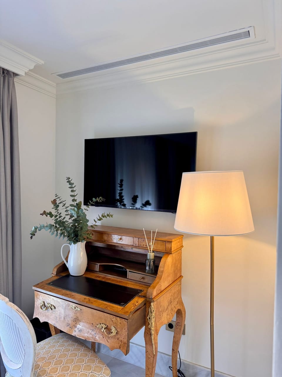 Deluxe Double Room, 1 Queen Bed, Kitchenette, Tower | Living area | 43-inch Smart TV with satellite channels
