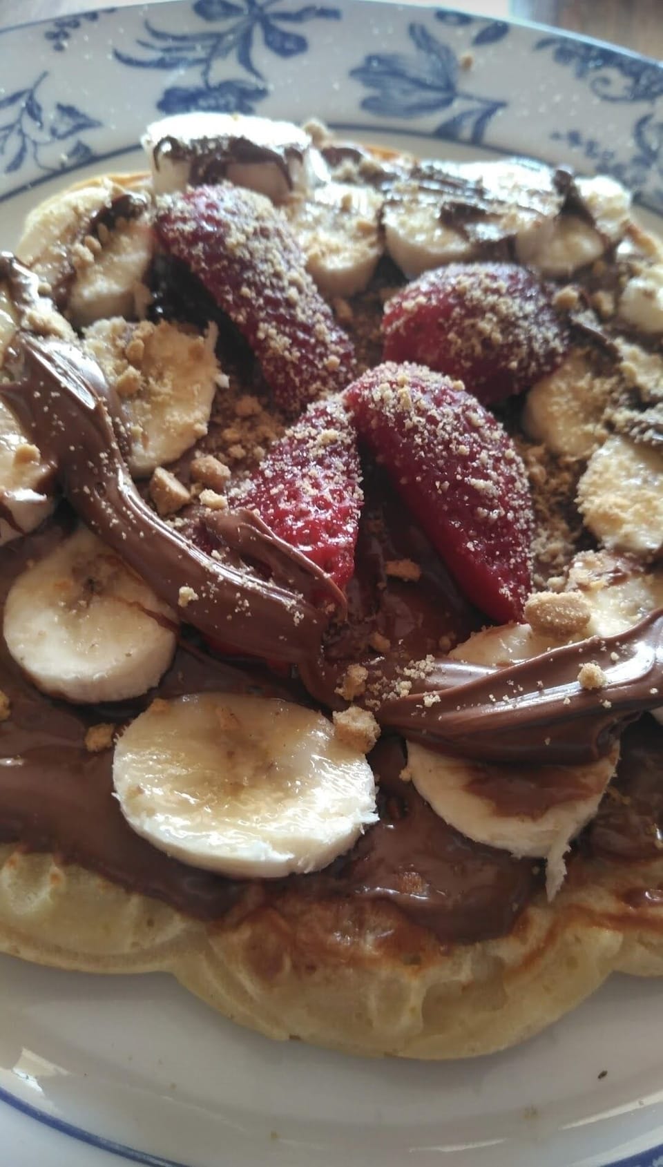 Daily cooked-to-order breakfast (EUR 9 per person)